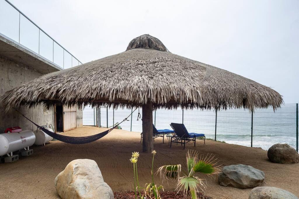Triton'S Playhouse Beachfront Primo Tapia Exterior foto